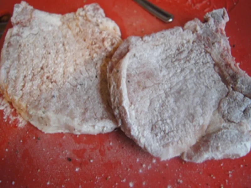 Kotelett mit Panko-Kruste, Rahm-Kohlrabi und Drillingen - Rezept - Bild Nr. 17266