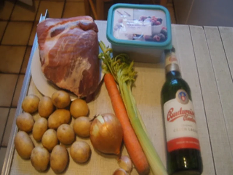 Herzhafter Schweinebraten mit Sauce, Kraut nach tschechischer Art und Drillingen - Rezept - Bild Nr. 3