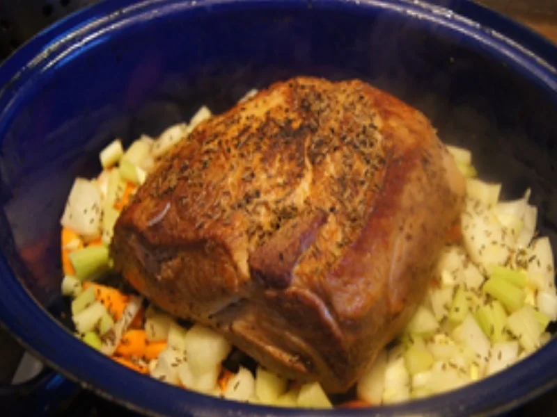 Herzhafter Schweinebraten mit Sauce, Kraut nach tschechischer Art und Drillingen - Rezept - Bild Nr. 6