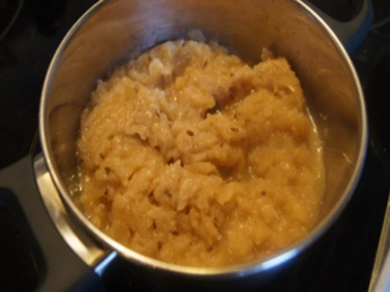 Herzhafter Schweinebraten mit Sauce, Kraut nach tschechischer Art und Drillingen - Rezept - Bild Nr. 12