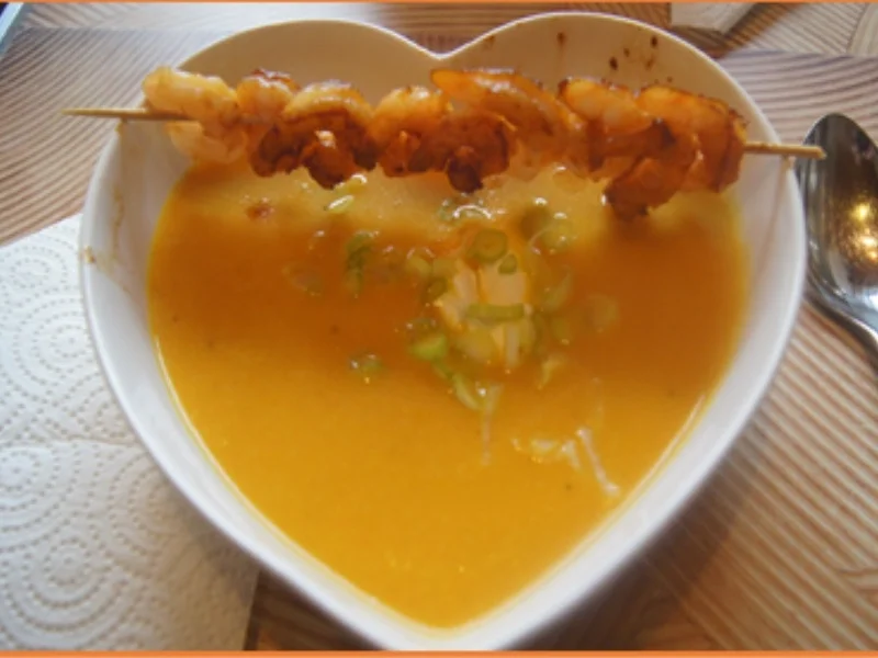 Rezept: Cremige Möhrensuppe mit Garnelenspieß Bild Nr. 2 Cremige Möhrensuppe mit Garnelenspieß - Rezept - Bild Nr. 2