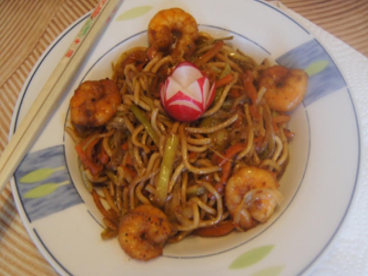 Wok-Nudeln mit Garnelen - Rezept - Bild Nr. 17268