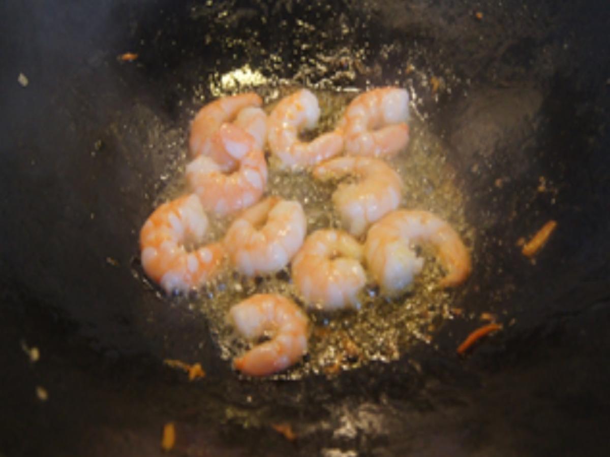 Wok-Nudeln mit Garnelen - Rezept - Bild Nr. 17275