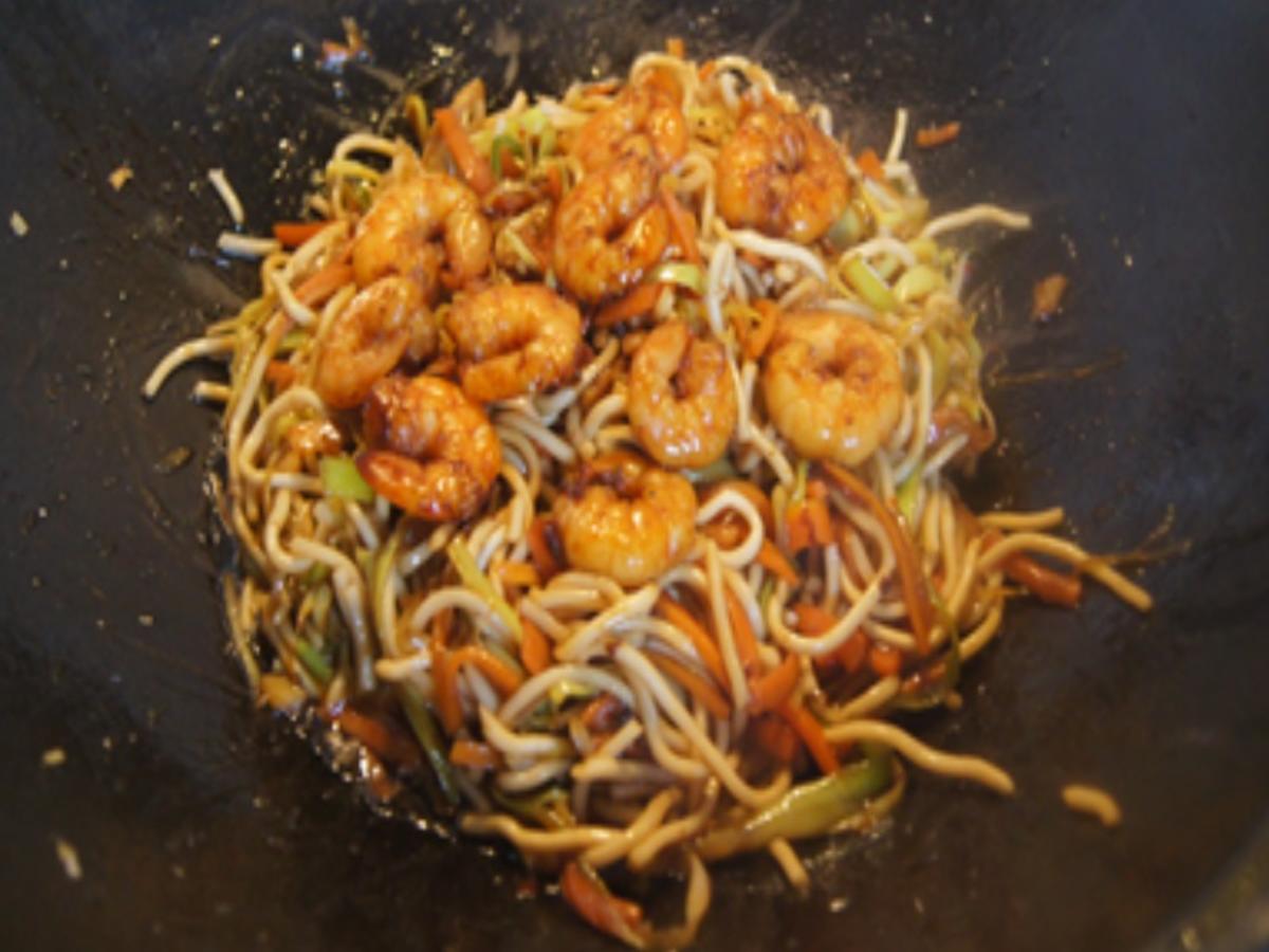 Wok-Nudeln mit Garnelen - Rezept - Bild Nr. 17279