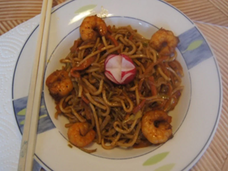 Wok-Nudeln mit Garnelen - Rezept - Bild Nr. 17280