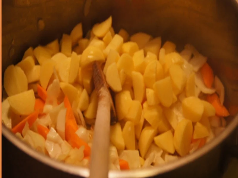 Rezept: Maxi-Kohlsuppe zum Abnehmen Bild Nr. 8 Maxi-Kohlsuppe zum Abnehmen - Rezept - Bild Nr. 8