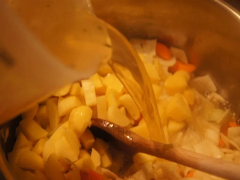 Rezept: Maxi-Kohlsuppe zum Abnehmen Bild Nr. 9 Maxi-Kohlsuppe zum Abnehmen - Rezept - Bild Nr. 9