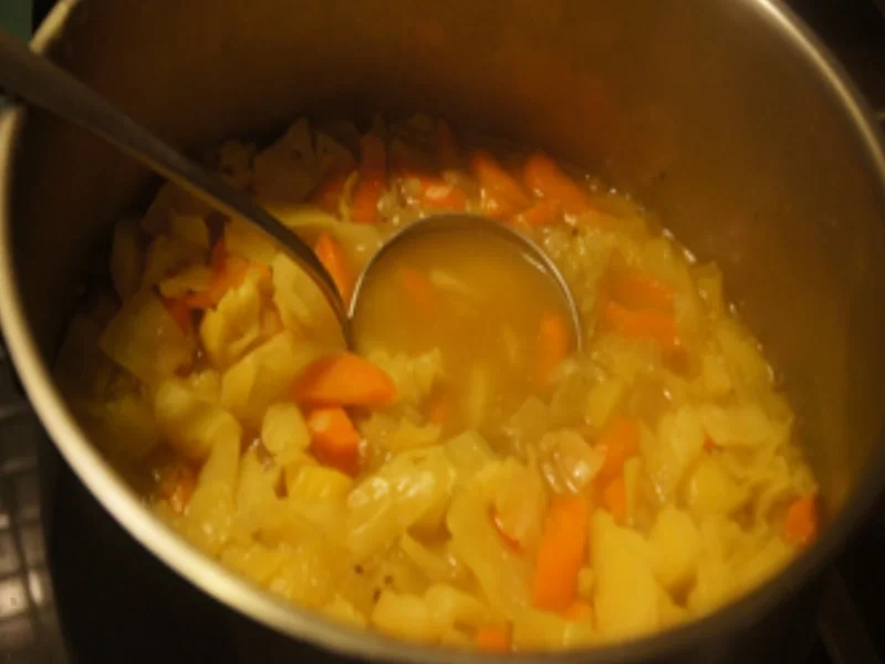 Rezept: Maxi-Kohlsuppe zum Abnehmen Bild Nr. 10 Maxi-Kohlsuppe zum Abnehmen - Rezept - Bild Nr. 10