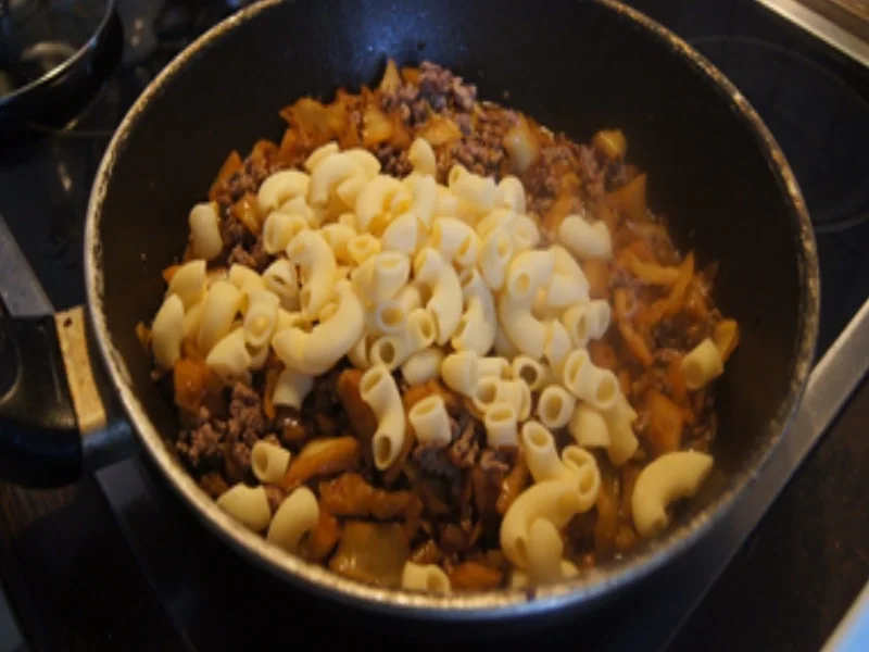 Rezept: Weißkohl-Hackfleisch-Nudel-Pfanne Bild Nr. 12 Weißkohl-Hackfleisch-Nudel-Pfanne - Rezept - Bild Nr. 12