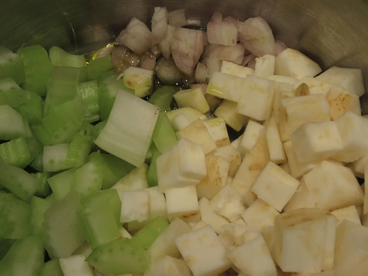 Rezept: Suppen: Selleriecremesuppe Bild Nr. 17271 Suppen: Selleriecremesuppe - Rezept - Bild Nr. 17271