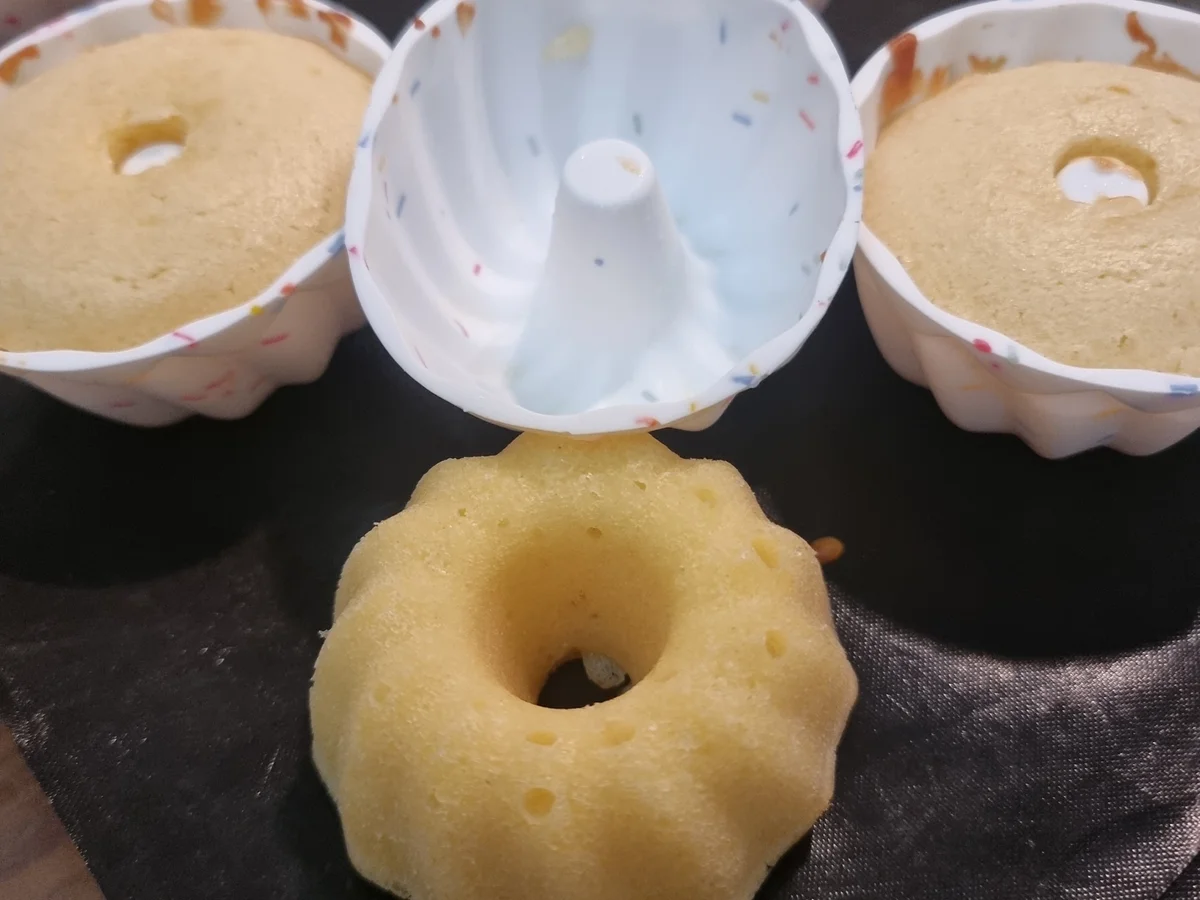 Rezept: Mini-Joghurt-Zitronen-Gugelhupf Bild Nr. 17291 Mini-Joghurt-Zitronen-Gugelhupf - Rezept - Bild Nr. 17291