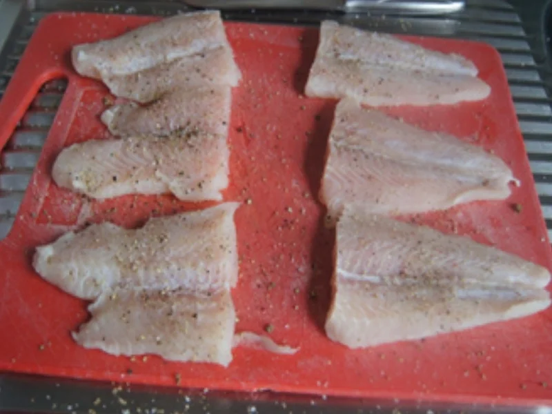 Knusprig gebratenes Pangasius-Filet auf Wok-Gemüse-Mix - Rezept - Bild Nr. 17285