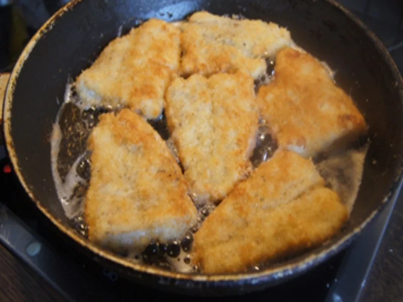 Knusprig gebratenes Pangasius-Filet auf Wok-Gemüse-Mix - Rezept - Bild Nr. 17287