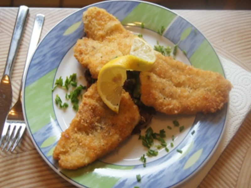Knusprig gebratenes Pangasius-Filet auf Wok-Gemüse-Mix - Rezept - Bild Nr. 17292