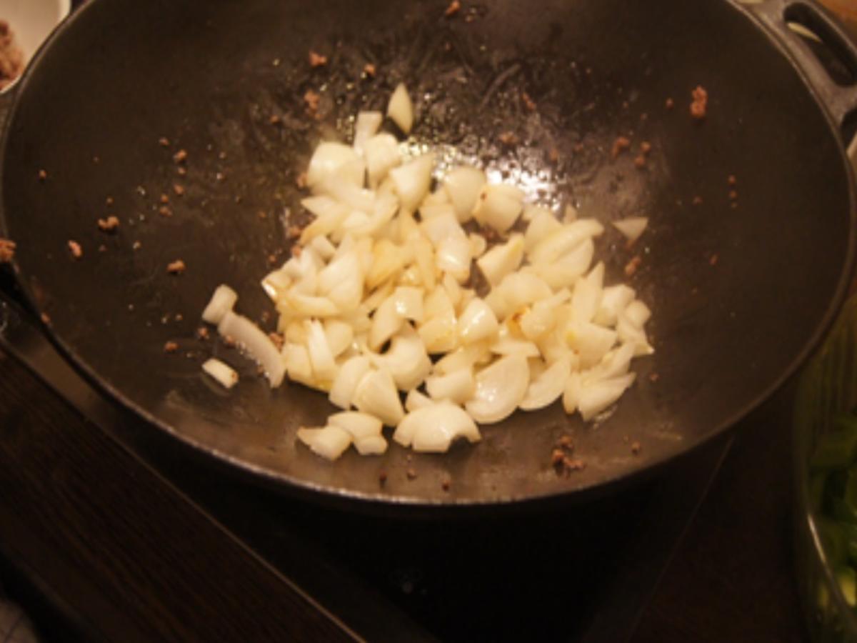 Paprika-Zwiebel-Hackfleisch-Wok mit Drillingen - Rezept - Bild Nr. 17287