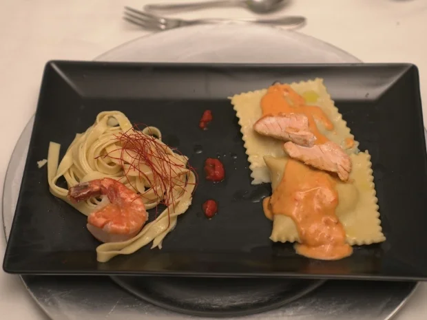 Tagliatelle mit Scampi und Ravioli mit Lachs - Rezept - Bild Nr. 17282