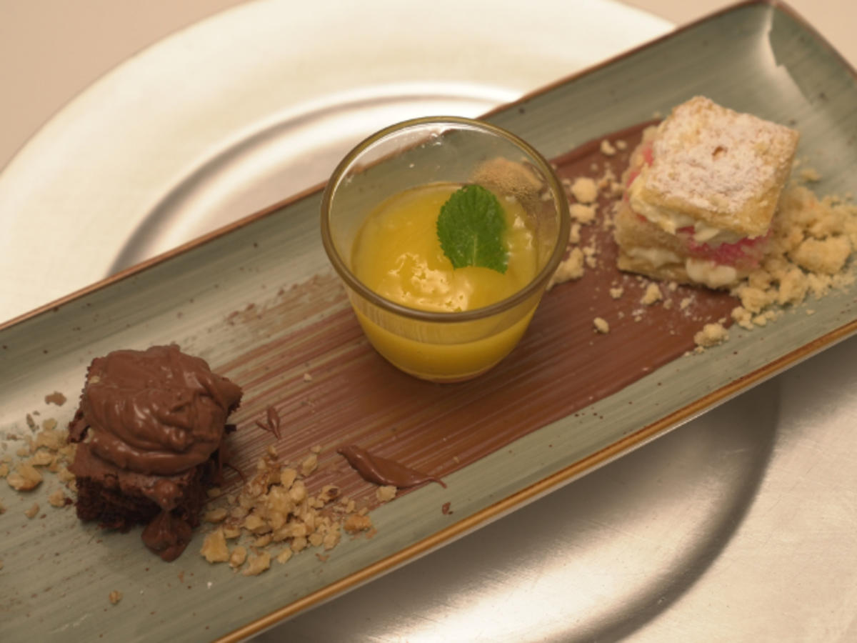 Brownie, Mango Granita und Törtchen mit Patisseriecreme - Rezept - Bild Nr. 17285