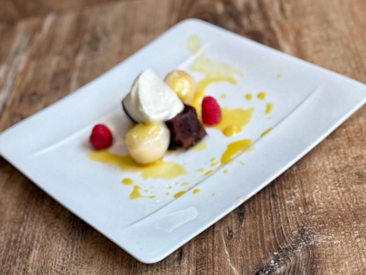 Kartoffelbrownie und mit Kartoffelmarzipan gefüllte Litschi (Evil Jared) - Rezept - Bild Nr. 17285