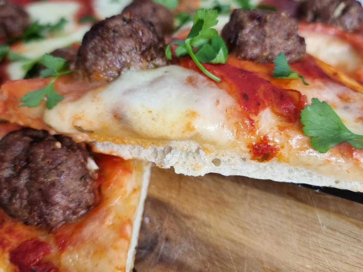 Pizza mit Hackbällchen - Rezept - Bild Nr. 17285