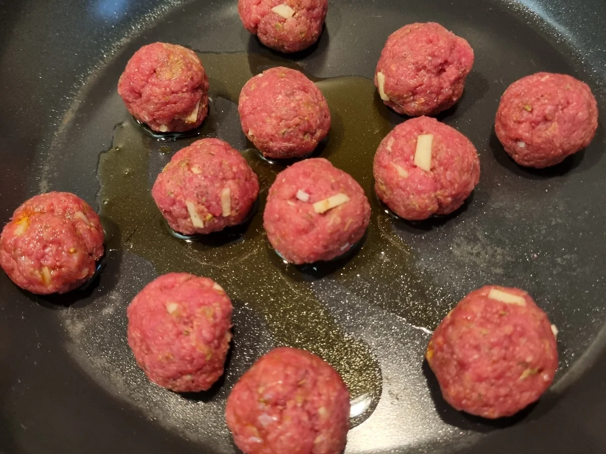 Pizza mit Hackbällchen - Rezept - Bild Nr. 17288