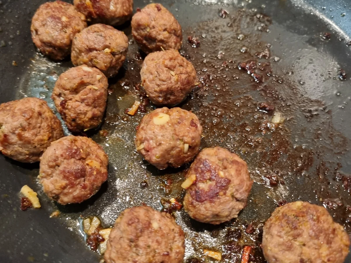 Pizza mit Hackbällchen - Rezept - Bild Nr. 17289