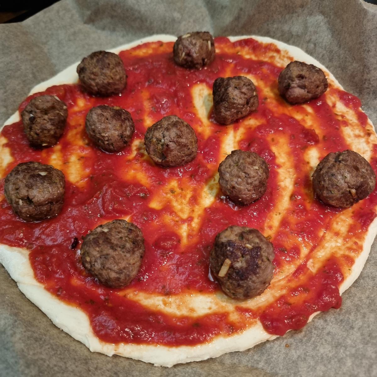 Pizza mit Hackbällchen - Rezept - Bild Nr. 17297