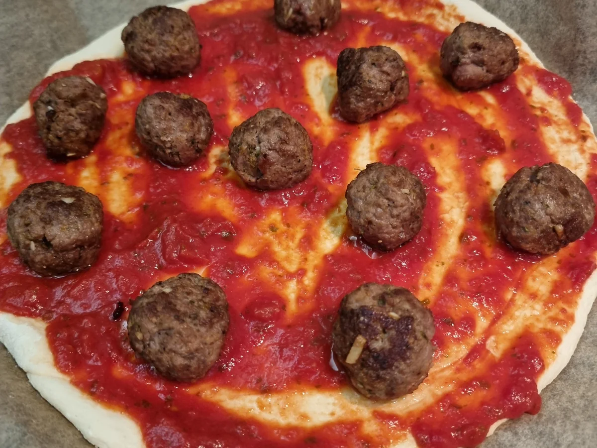 Pizza mit Hackbällchen - Rezept - Bild Nr. 17297