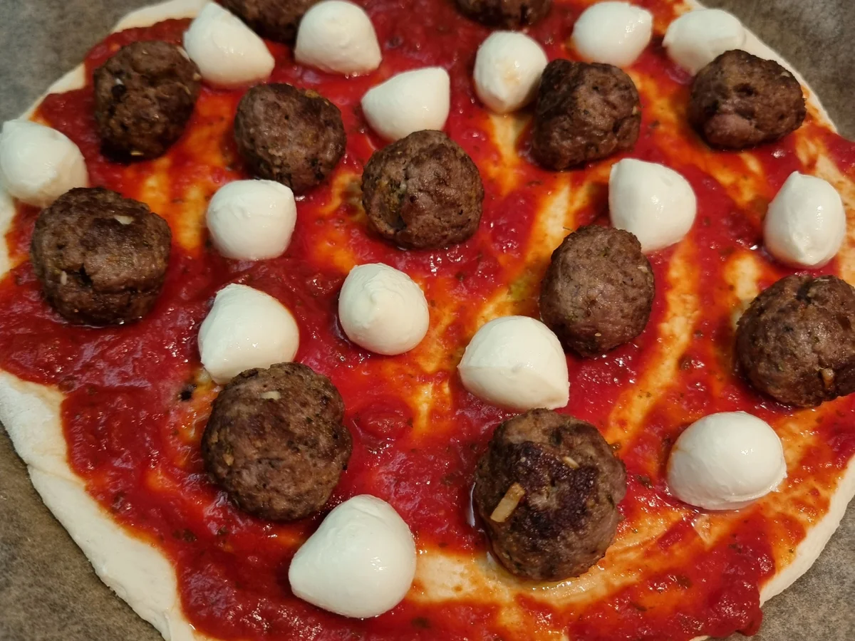 Pizza mit Hackbällchen - Rezept - Bild Nr. 17298