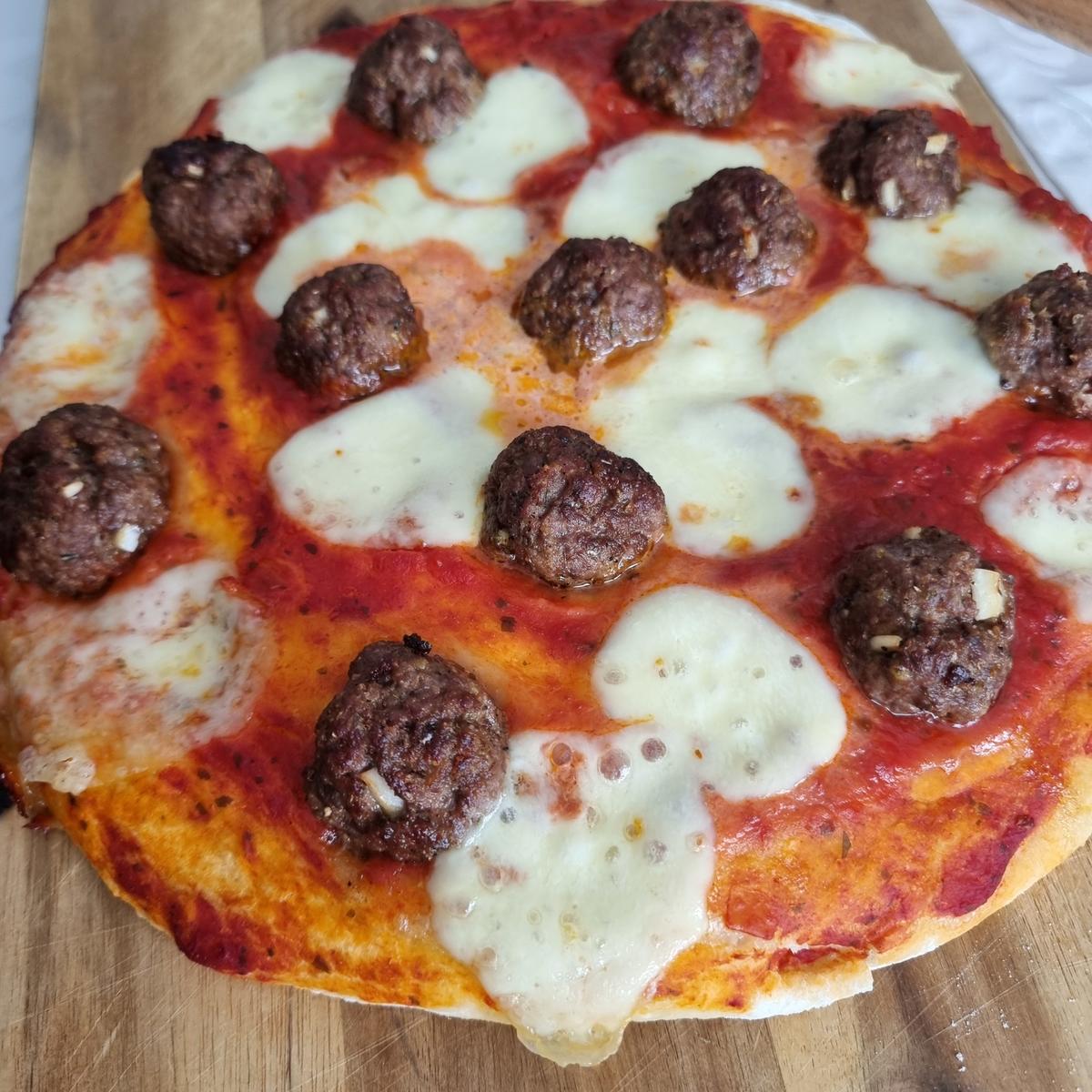 Pizza mit Hackbällchen - Rezept - Bild Nr. 17299