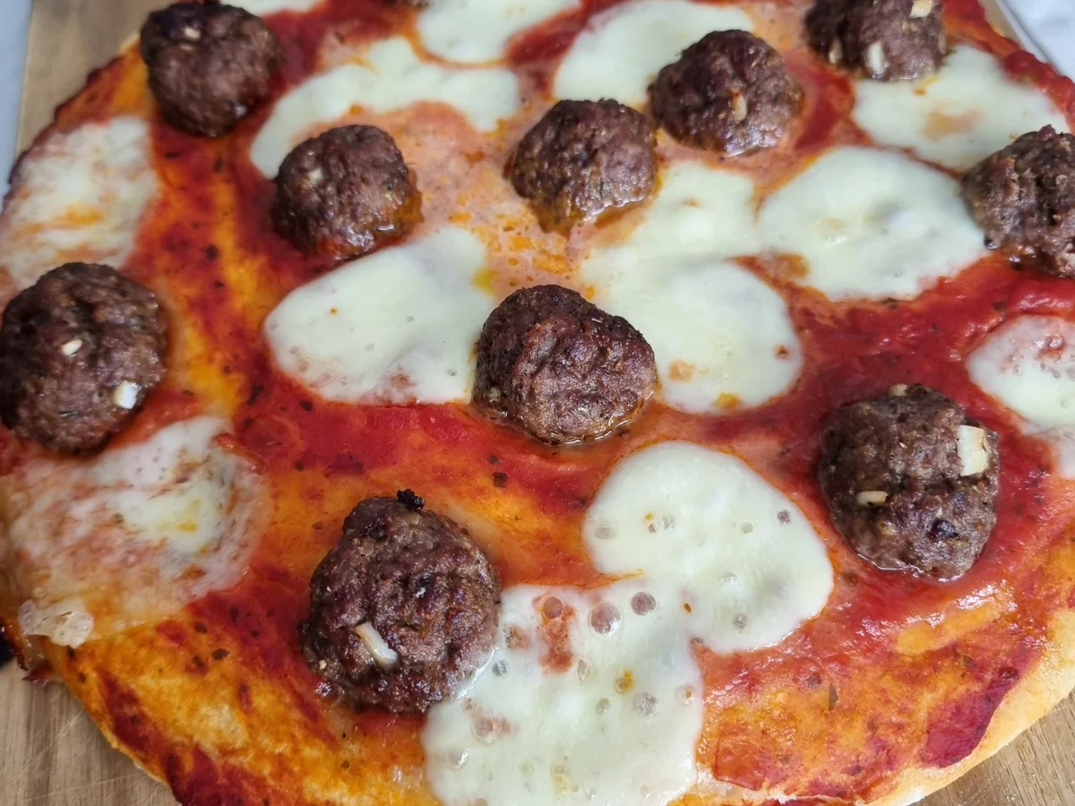 Pizza mit Hackbällchen - Rezept - Bild Nr. 17299