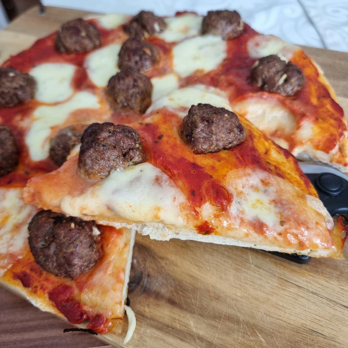 Pizza mit Hackbällchen - Rezept - Bild Nr. 17300