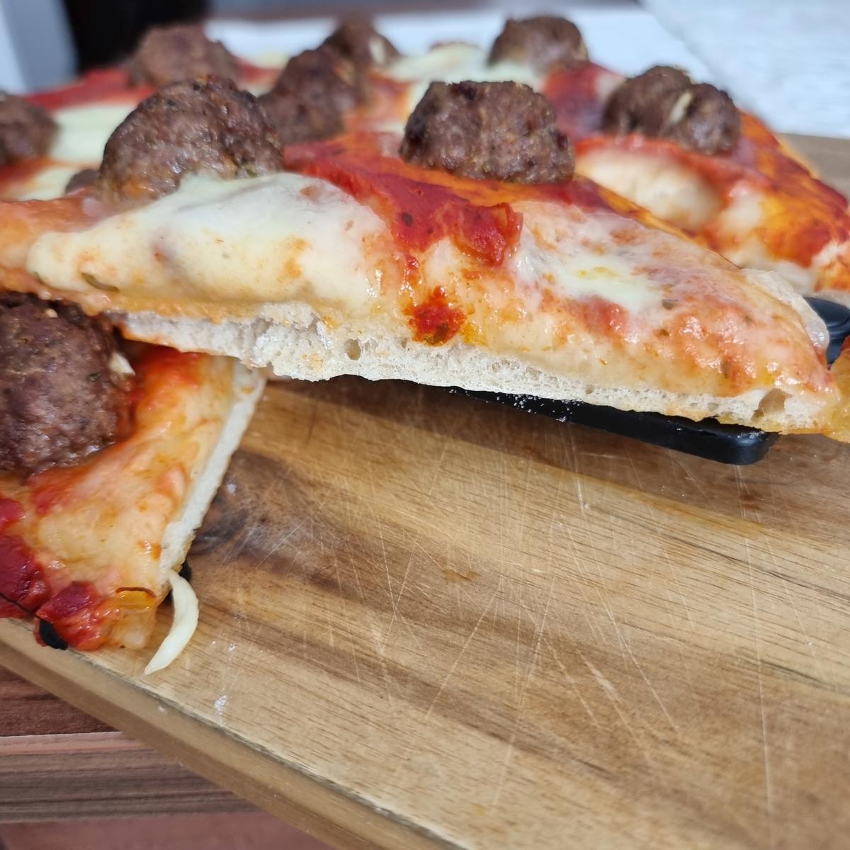 Pizza mit Hackbällchen - Rezept - Bild Nr. 17301