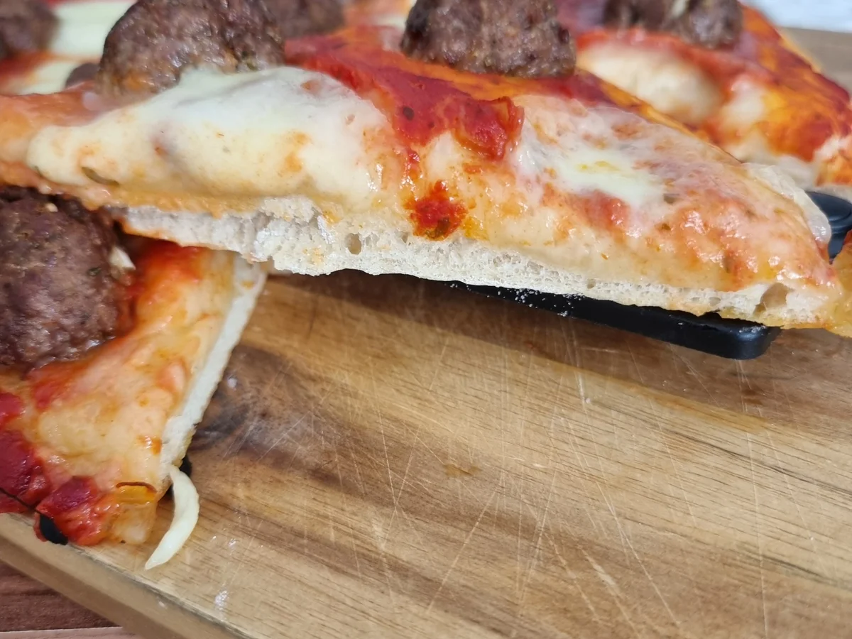 Pizza mit Hackbällchen - Rezept - Bild Nr. 17301