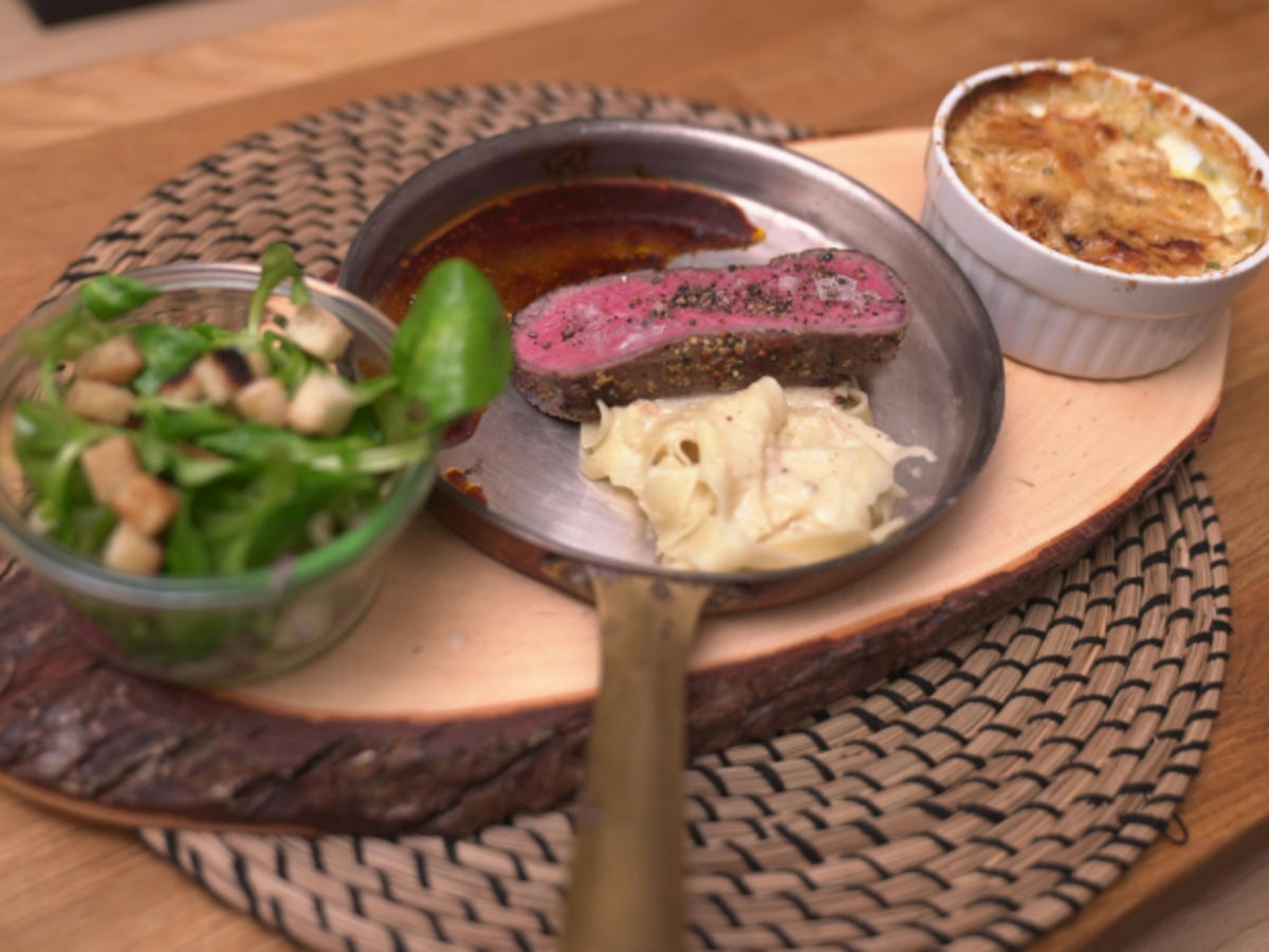 Roastbeef mit Gorgonzolasauce, Kartoffelgratin und Salat - Rezept - Bild Nr. 2