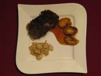 Rezept: Gratiniertes Entrecote mit gebratenem Grießstrudel und Steckrübengemüse Gratiniertes Entrecote mit gebratenem Grießstrudel und Steckrübengemüse - Rezept