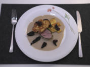 Pochiertes Kalbsfilet in Wildkräutern mit Morcheln, dazu Kartoffelblinis - Rezept - Bild Nr. 2