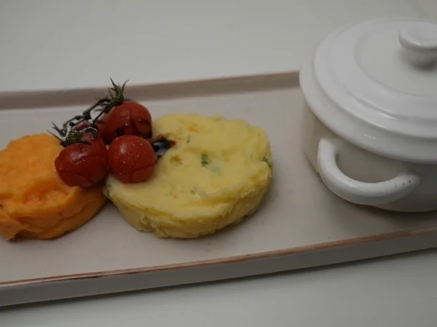 Rezept: Elsässer Hackfleischtopf mit Kartoffel- und Süßkartoffelpüree, dazu Tomaten Bild Nr. 17285 Elsässer Hackfleischtopf mit Kartoffel- und Süßkartoffelpüree, dazu Tomaten - Rezept - Bild Nr. 17285