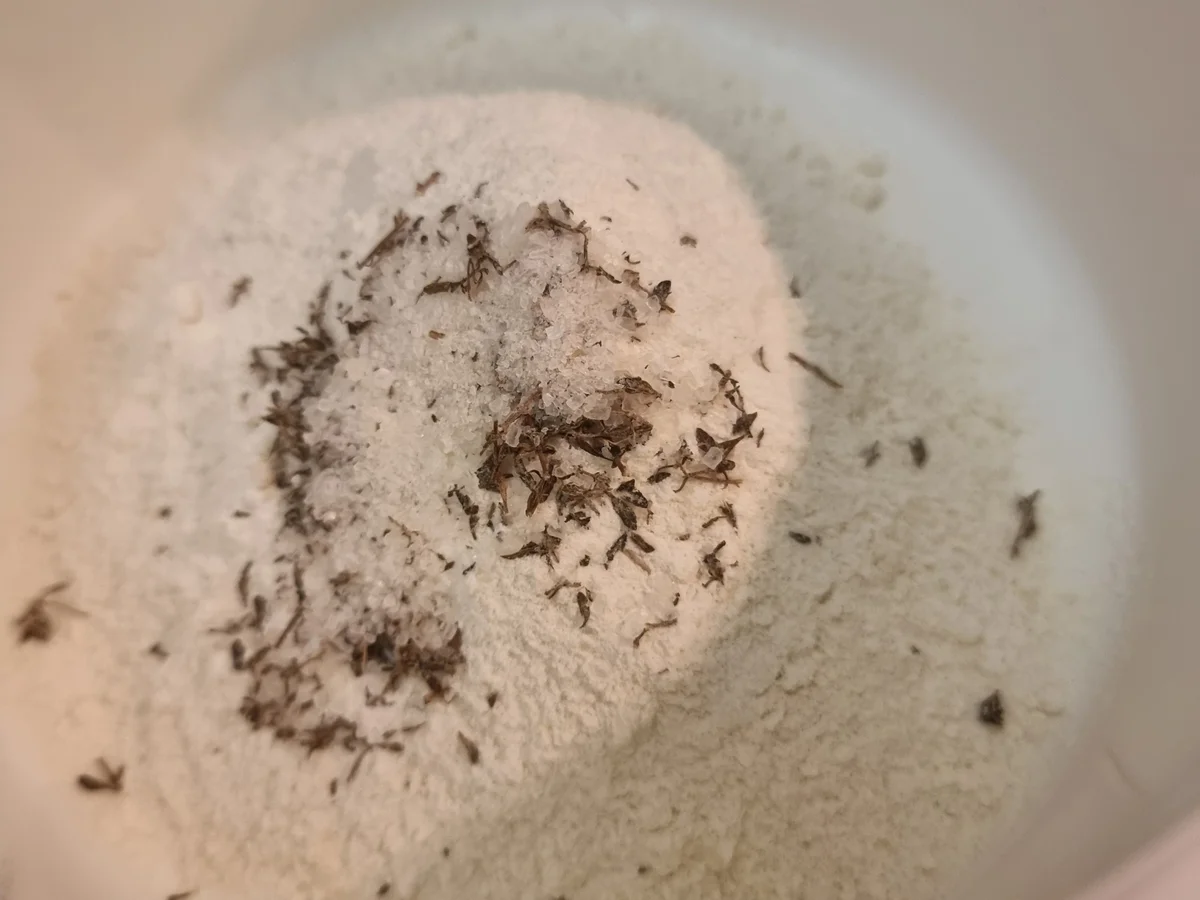 Tomaten-Oliven-Foccicia mit Schinken ,Fetakäse und Rucola - Rezept - Bild Nr. 17286