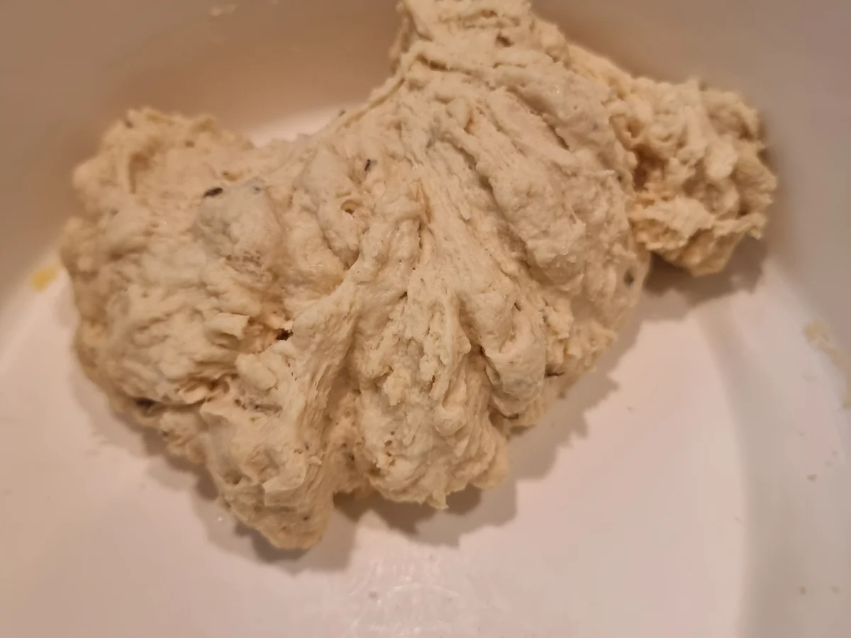 Tomaten-Oliven-Foccicia mit Schinken ,Fetakäse und Rucola - Rezept - Bild Nr. 17290