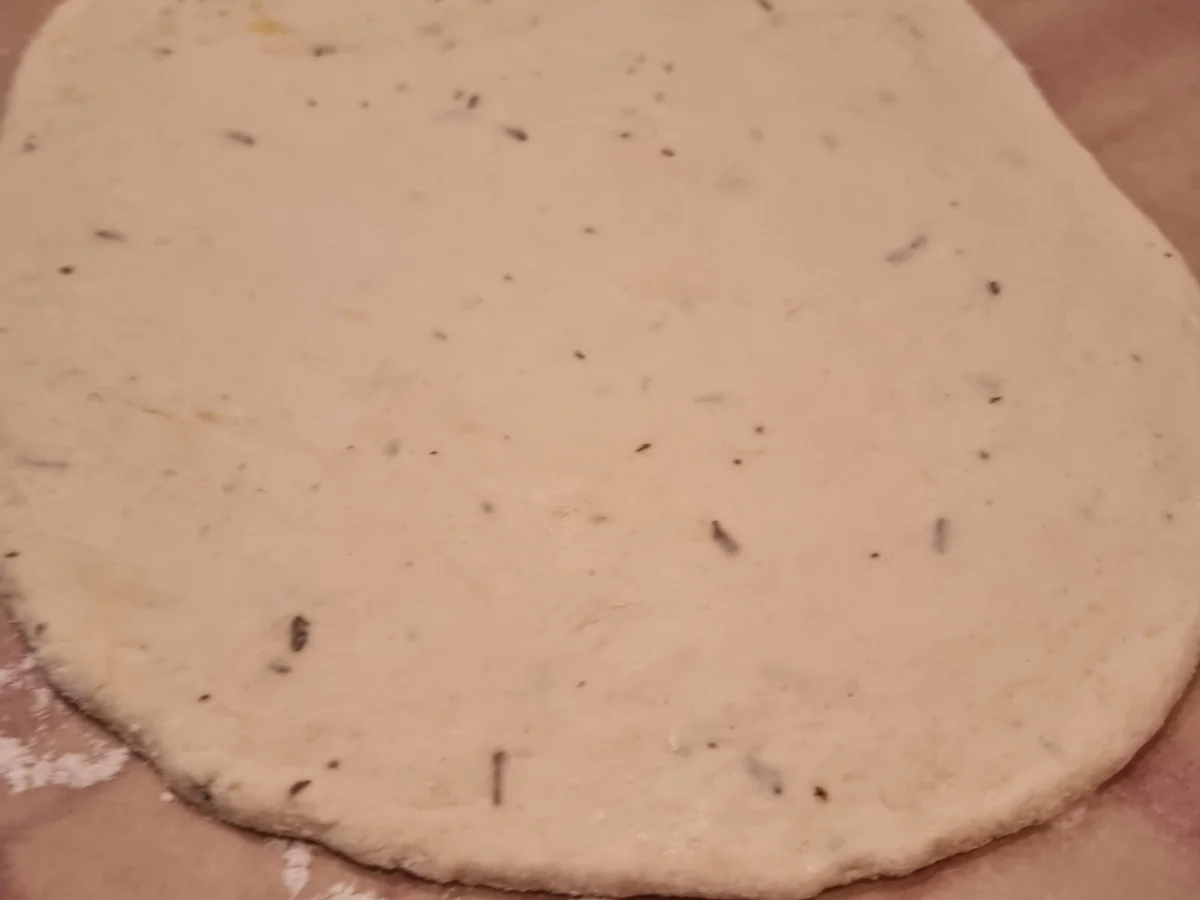 Tomaten-Oliven-Foccicia mit Schinken ,Fetakäse und Rucola - Rezept - Bild Nr. 17294