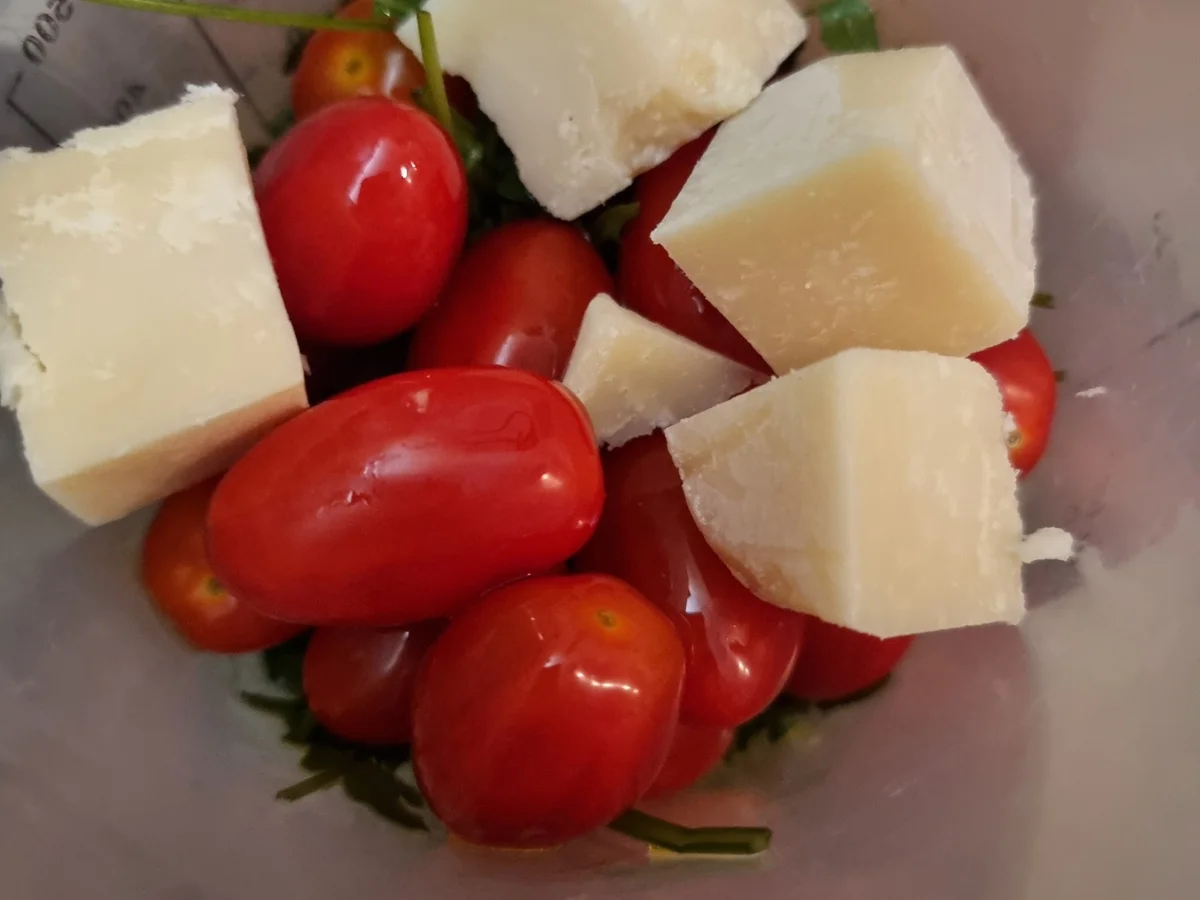 Spaghetti mit Tomaten-Rucola-Pesto - Rezept - Bild Nr. 17286