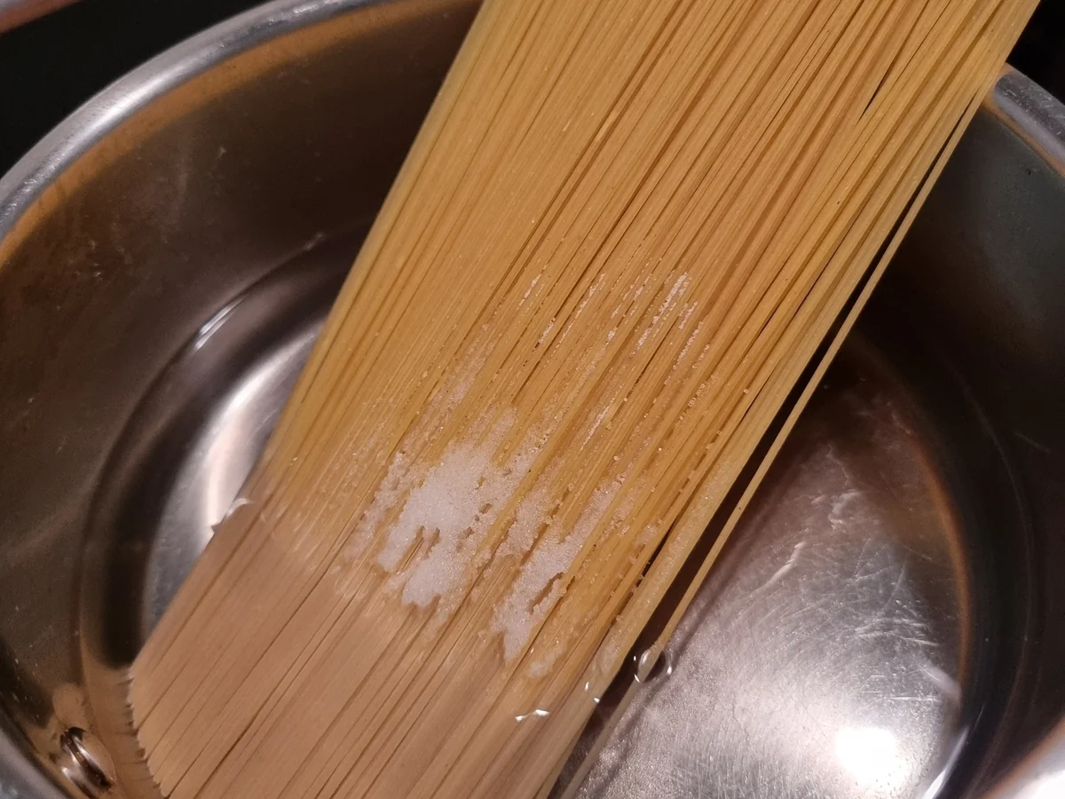 Spaghetti mit Tomaten-Rucola-Pesto - Rezept - Bild Nr. 17289