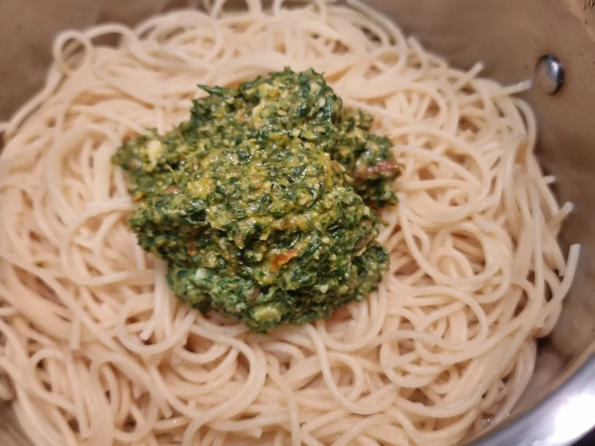 Spaghetti mit Tomaten-Rucola-Pesto - Rezept - Bild Nr. 17291