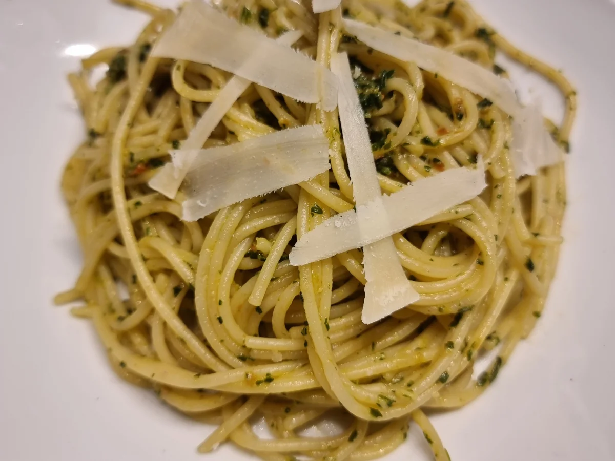 Spaghetti mit Tomaten-Rucola-Pesto - Rezept - Bild Nr. 17293