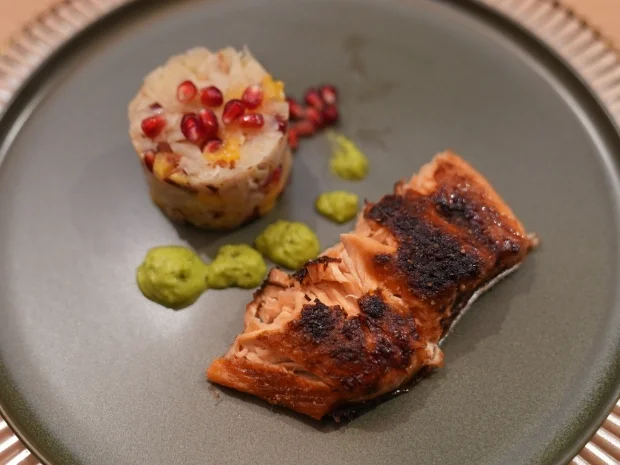 Rezept: Flammlachs mit Mojo Verde und Fenchel-Mango-Granatapfel-Salat Bild Nr. 2 Flammlachs mit Mojo Verde und Fenchel-Mango-Granatapfel-Salat - Rezept - Bild Nr. 2