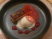 Pistaziencremeschnitte mit Himbeergelee und Vanilleeis - Rezept - Bild Nr. 17285