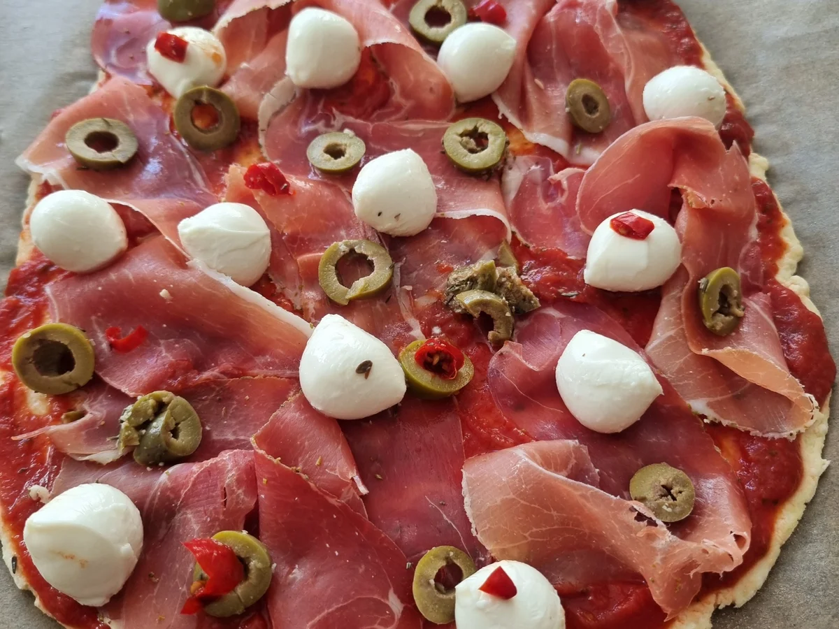 Rezept: Schinken-Oliven-Pizza Bild Nr. 17290 Schinken-Oliven-Pizza - Rezept - Bild Nr. 17290