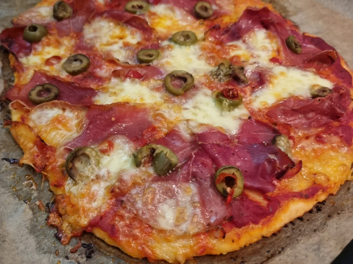 Rezept: Schinken-Oliven-Pizza Bild Nr. 17291 Schinken-Oliven-Pizza - Rezept - Bild Nr. 17291