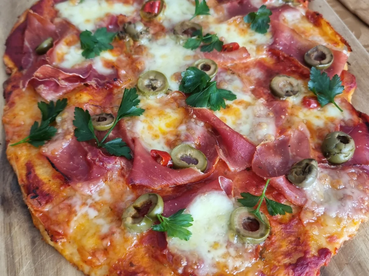 Rezept: Schinken-Oliven-Pizza Bild Nr. 17292 Schinken-Oliven-Pizza - Rezept - Bild Nr. 17292