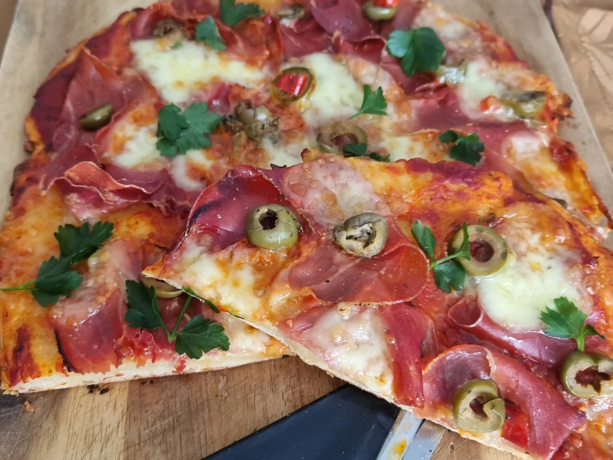 Rezept: Schinken-Oliven-Pizza Bild Nr. 17293 Schinken-Oliven-Pizza - Rezept - Bild Nr. 17293